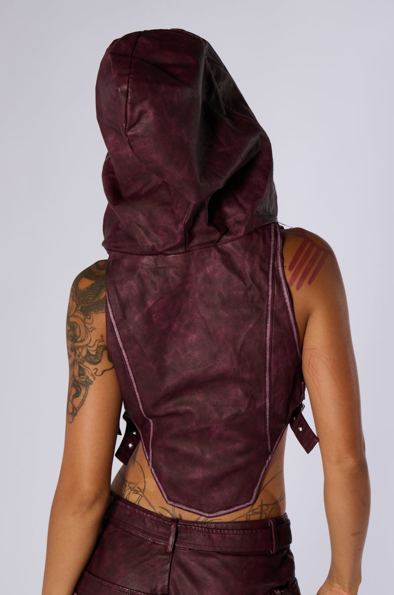 DESERT VIBE SLEEVELESS PU TOP IN BURGUNDY