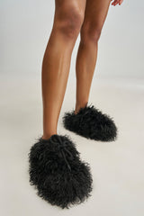 AKIRA DELULU BLACK FUR SLIPPER