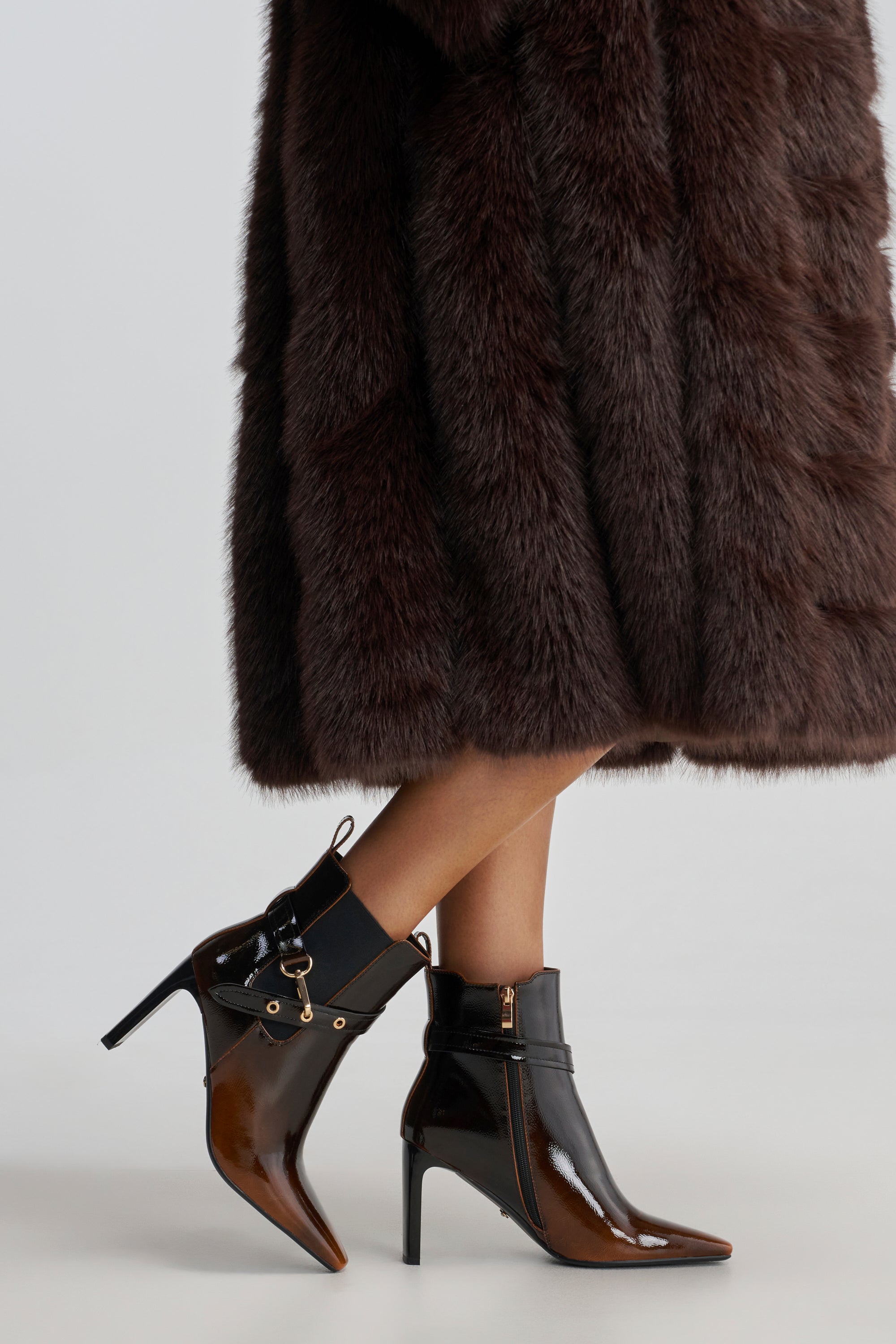 AZALEA WANG ELYN ESPRESSO BLOCK HEEL BOOTIE