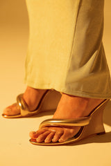 AKIRA MINORU GOLD WEDGE SANDAL