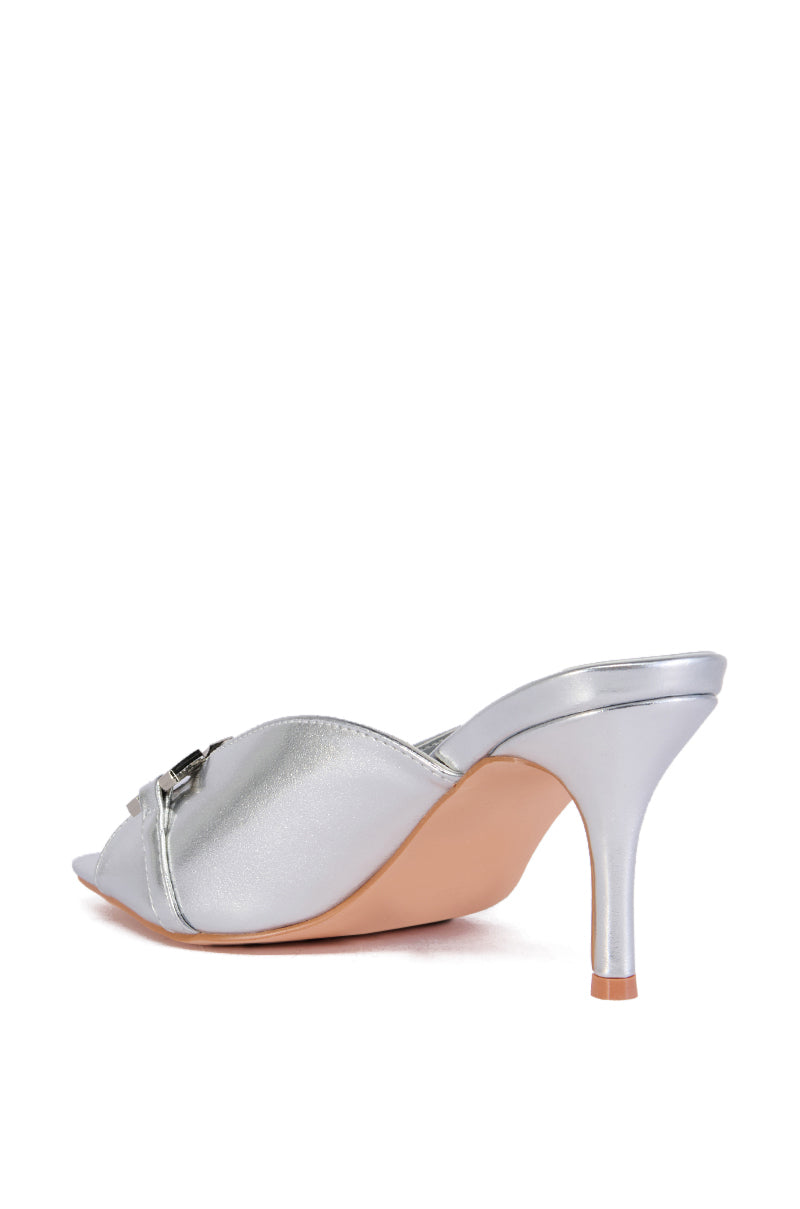 AZALEA WANG KODY SILVER MULE SANDAL WITH CHAIN LINK DETAIL